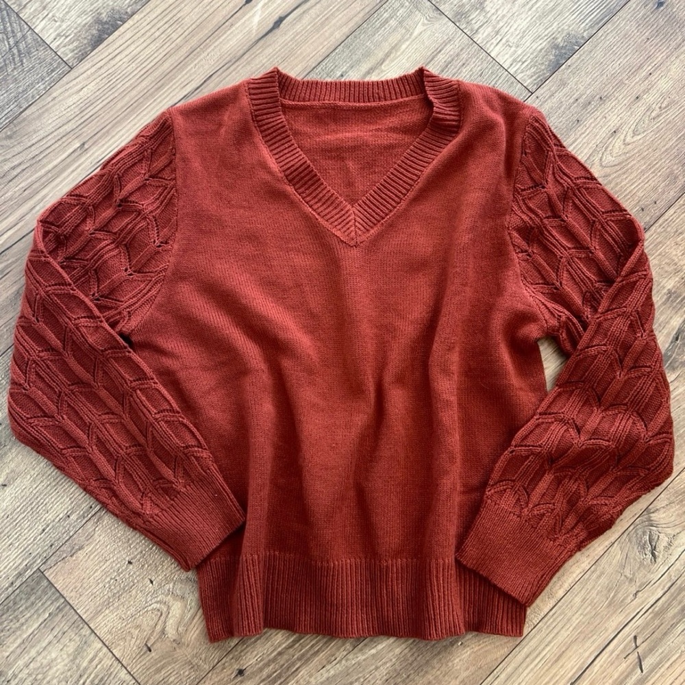 Women’s V-Neck Sweater Size Medium